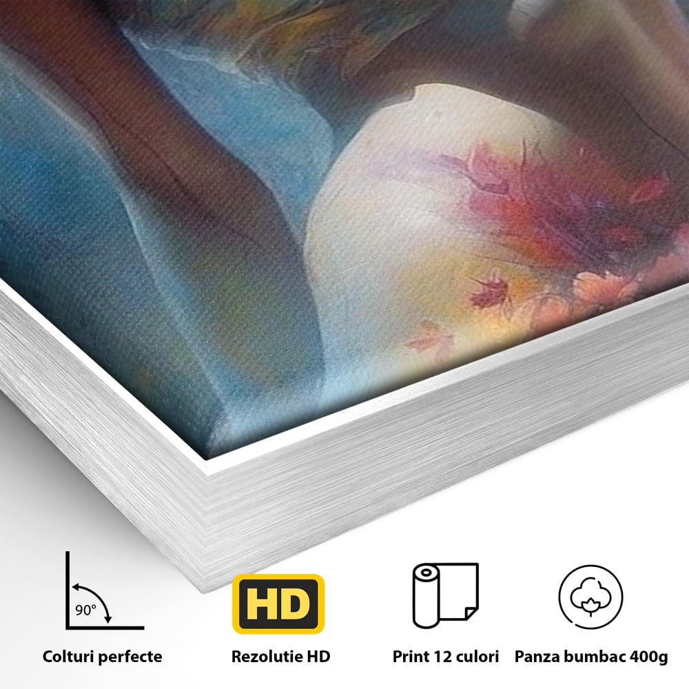 Detaliu al suprafetei: tablou canvas cu femeie si flori, in rama de aluminiu argintiu
